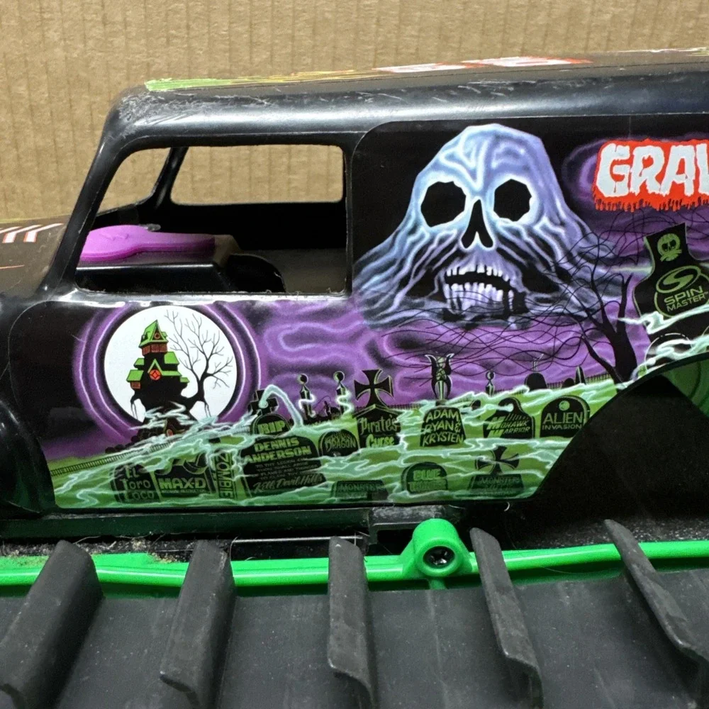 Monster Jam Grave Digger Trax RC All-Terrain Vehicle,‎ 1:15 Scale Toy Truck Only